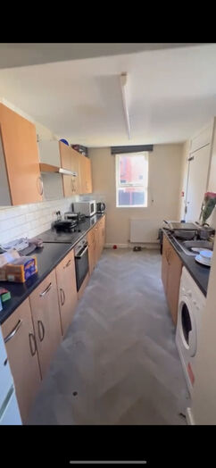 Photo of a double-bed room in a 5-bedroom house in Leeds.