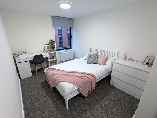 Photo of a anglo Works - flat share .