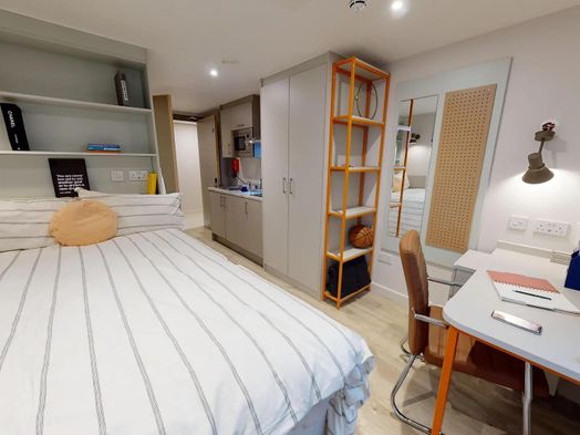 Deluxe Cluster Studio