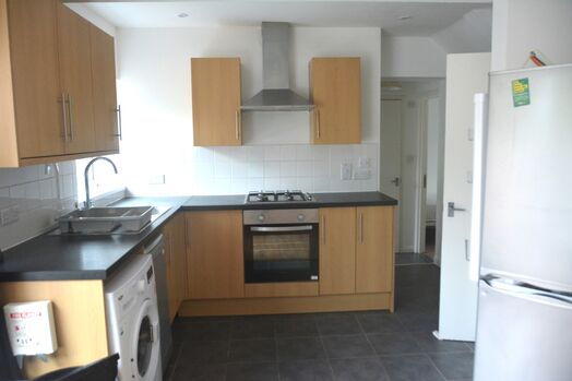 Photo of a double rooms avail August £585 pm.