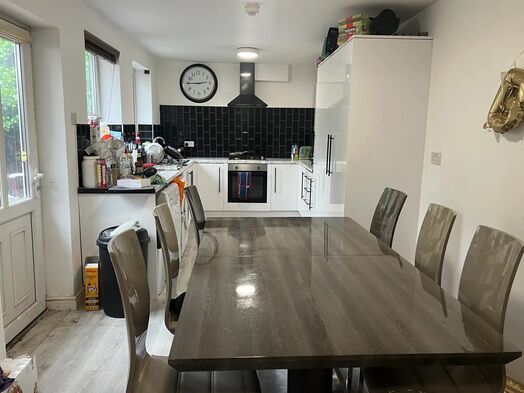 Photo of a whole 6-bed house just off Lenton Boulevard.