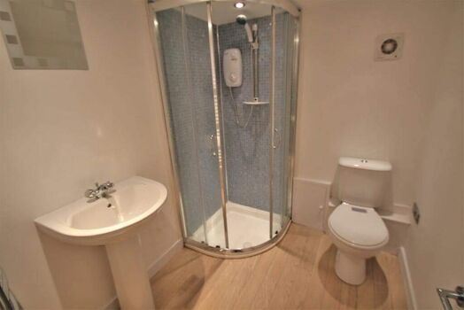 Photo of a room in a 4-bedroom house in Leeds.