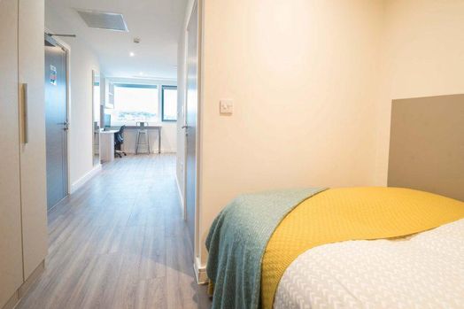 1 Bed Suite