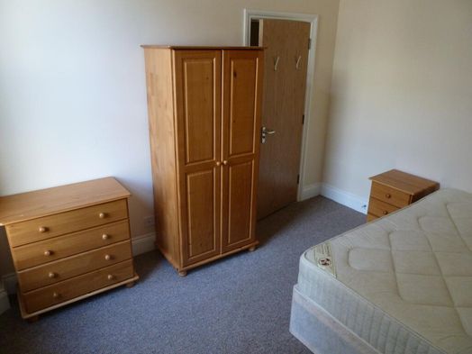 Photo of a 39B, Connaught Avenue.