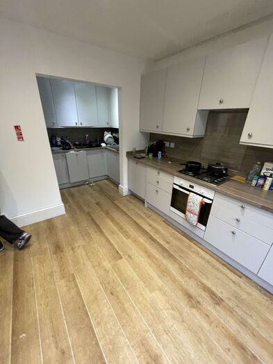 Photo of a double-bed room in a 7-bedroom house in Brighton and Hove.