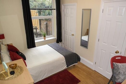 Photo of a sE5 - 8 Bed Large Student House.