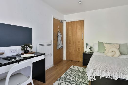 Classic 3 Bed Apartment - Internal Facing