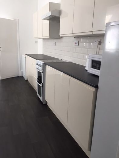 Photo of a large Double room in a 4-bed house easy access Uni/Medical School.