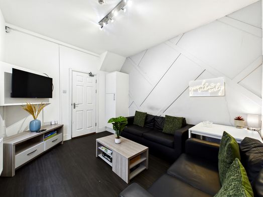 Photo of a 142 King Edwards Road - 7 bed.