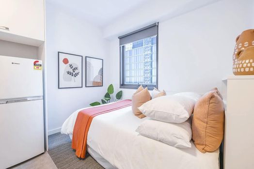 Deluxe Studio - East (Mid Floor)