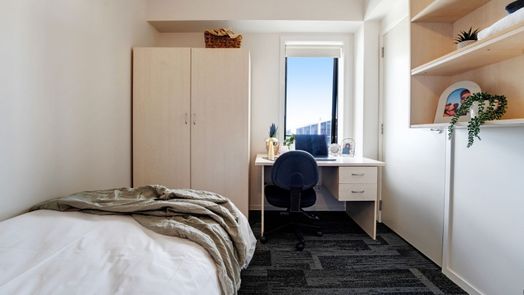 5 Bedroom Apartment Large