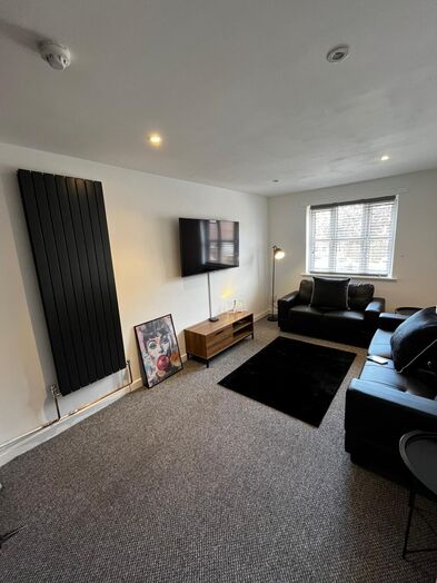 Photo of a nG7 6 Bed, 2 Bath House .