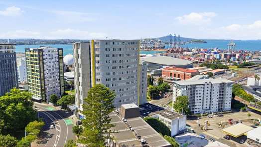 Photo of a student Living Auckland.
