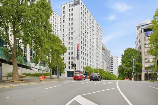 Photo of a mayoral Drive.