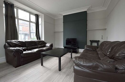 Photo of a room in a 8-bedroom house in Leeds.