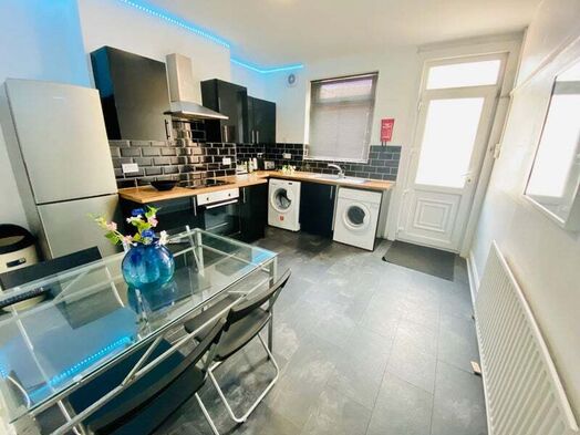 Lovely 5 bedroom house, Pomona Street, S11