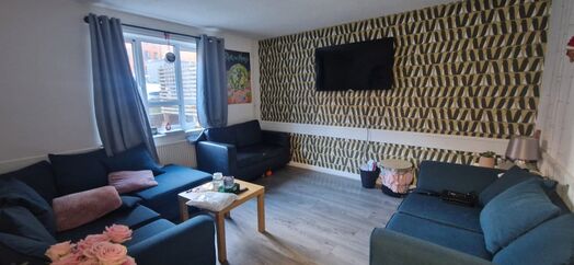 Photo of a 6-bedroom house .