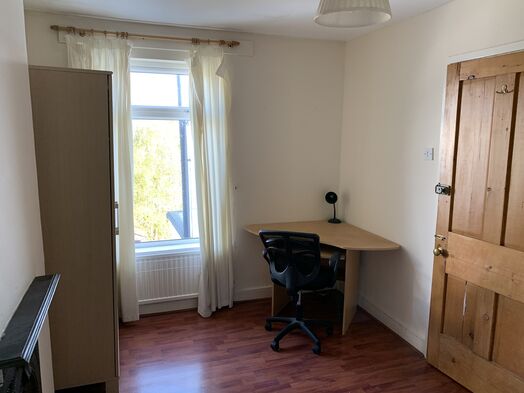 Photo of a double-bed room in a 4-bedroom house in Ormskirk.