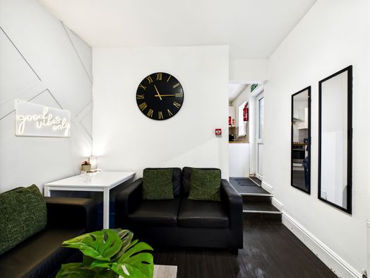 Photo of a 142 King Edwards Road - 5 Bed.