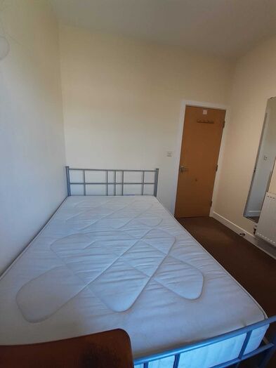 Photo of a double-bed room in a 5-bedroom house in Ormskirk.