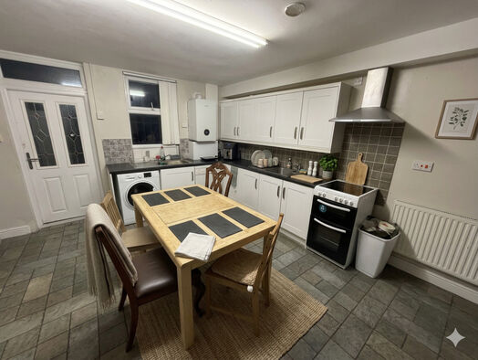 Photo of a 6-BED ENSUITE HOUSE!.