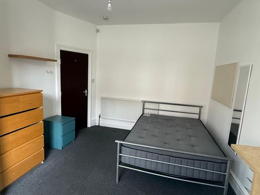 Photo of a 2 Bed rooms in 6 bed shared house in central Hyde Park ( Leeds ).