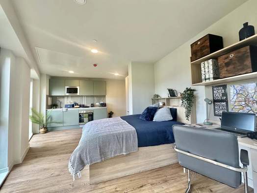 Platinum Studio – Mid Floor