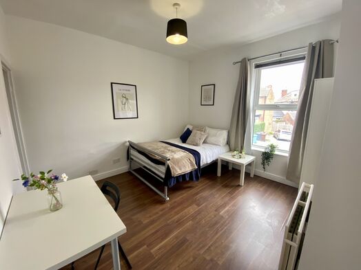 Photo of a lovely 5 bedroom student/post grad/young professional house.