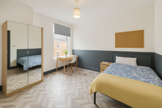 Photo of a modern 7-Bed Next to Whitworth Park – All Bills Included – Available 1st August 2026.