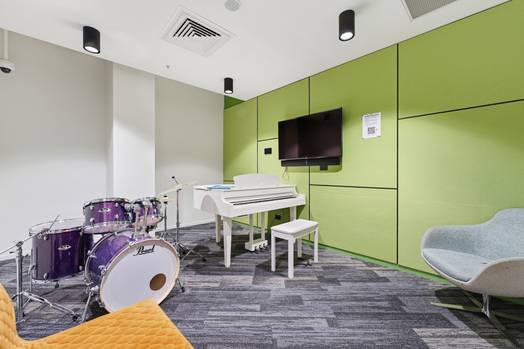 Photo of a mayoral Drive.