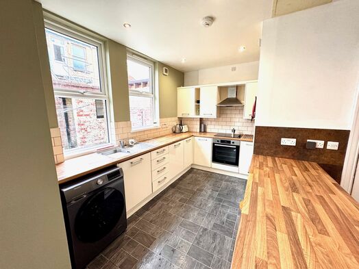 Photo of a rooms available in a popular 6 bed student house.