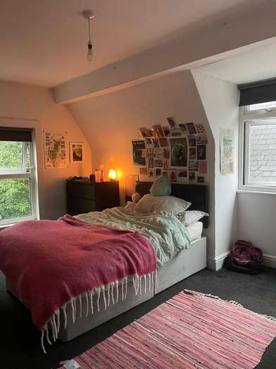 Photo of a 7-bedroom house in Leeds.