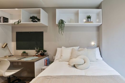 Classic 3-4 Bed Apartment
