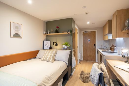 Studio Plus, Upper Floors