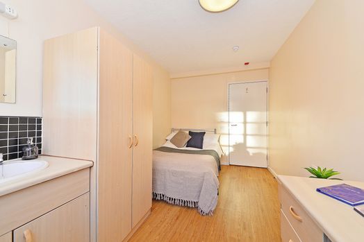 Gold XL Room