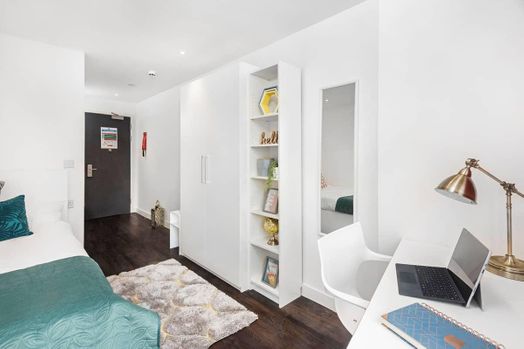 Gold Studio Plus Mid Level