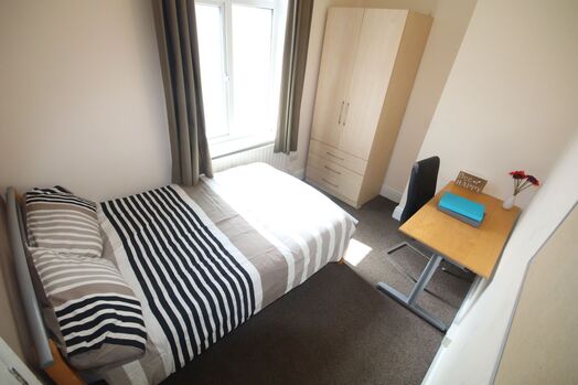 Photo of a 5-bedroom flat in Sheffield.