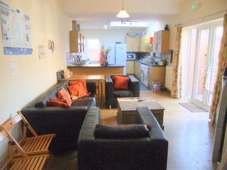 Photo of a double-bed room in a 8-bedroom house in York.