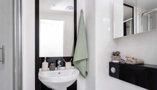 Photo of a en Suite room for KCL or Northeastern Uni Students.