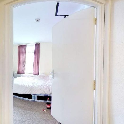 Photo of a looking for 4th female in friendly quiet house .