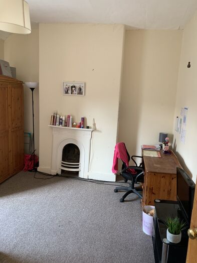 Photo of a double-bed room in a 4-bedroom house in Ormskirk.