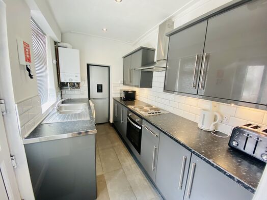 Photo of a lovely 5 bedroom student/post grad/young professional house.