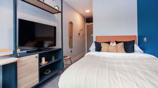 Classic Ensuite (Courtyard Facing)