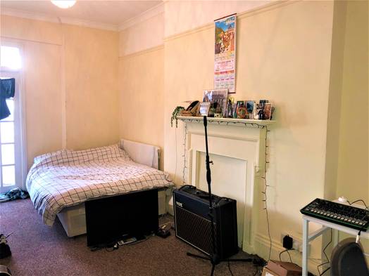 Photo of a 8 Bedroom Flat Share .
