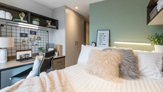 Standard 5 Bed Apartment