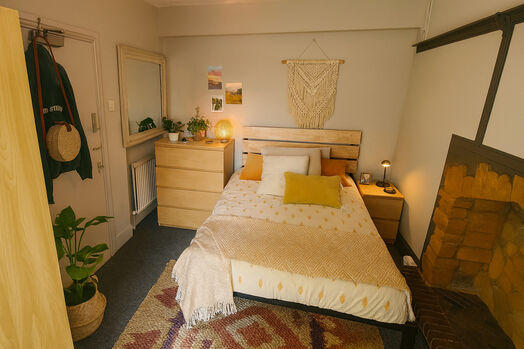 Photo of a 1 ROOMS AVAILABLE - Adelaide Terrace 5 bedroom House.