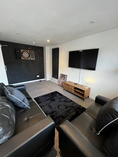 Photo of a nG7 6 Bed, 2 Bath House .