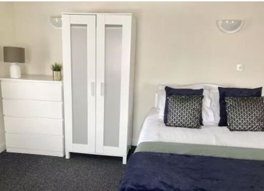 Photo of a 2-bedroom flat in Royal Leamington Spa.