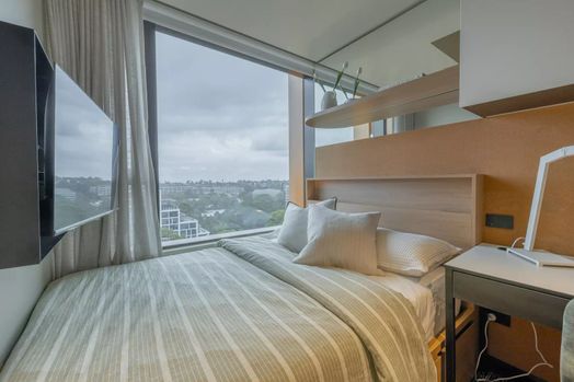 Signature Studio (Pool/City)