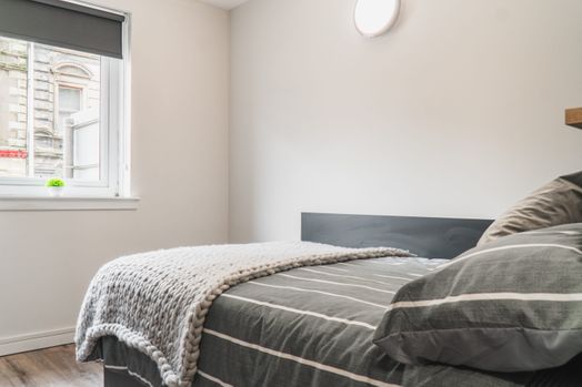 9 Bed En Suite Flat